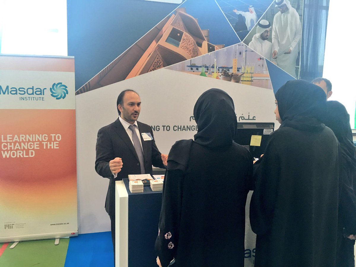MasdarInst's tweet photo. أبدى زوار اليوم المفتوح للمعهد البترولي اهتمامهم ببرامج الماجستير والدكتوراه التي يوفرها #معهد_مصدر. #PIOpenDay https://t.co/AlayLQ6Bqh