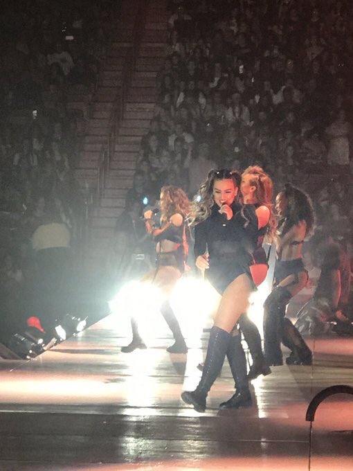 TeamMixFR's tweet photo. Les filles performant a Miami pour le DWT 🍃 /1 #LittleMixMiami https://t.co/ZcCtzaIL6T