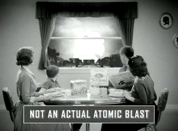 Unstatemag's tweet photo. Se empeñan en servirnos las mentiras al punto y la guerra fría. Recetas alternativas en el núm. especial de #unstate que estamos cocinando. https://t.co/q22sQYjXtj