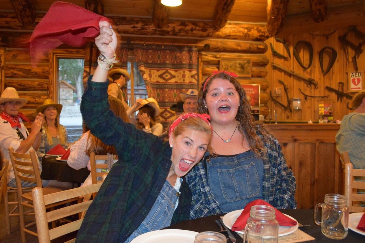 CateAmbrose3's tweet photo. Happy birthday to the greatest gal @_hayleemiller !! One more hour to live it up !!! Love you so much https://t.co/Q3sIoCVvao