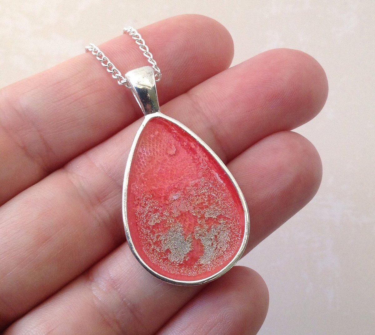 ArtisanJByViv's tweet photo. Teardrop Necklace, Pear Shaped Pendant, Coral Necklace, Unique Birthday … https://t.co/zD883FeJez #Etsy #StepMomGift https://t.co/RMLro6c7ll