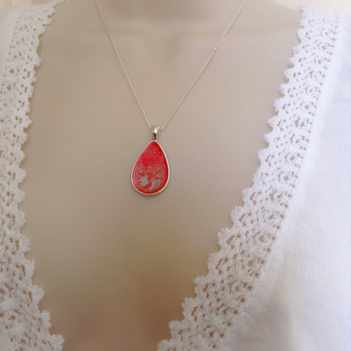 ArtisanJByViv's tweet photo. Teardrop Necklace, Pear Shaped Pendant, Coral Necklace, Unique Birthday … https://t.co/zD883FeJez #Etsy #StepMomGift https://t.co/RMLro6c7ll