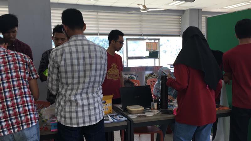 engeniusCFSIIUM's tweet photo. Come &amp; find out what's at the Biruni's Cafè.
Come on guys 💪🏼 https://t.co/WiDbBaP344