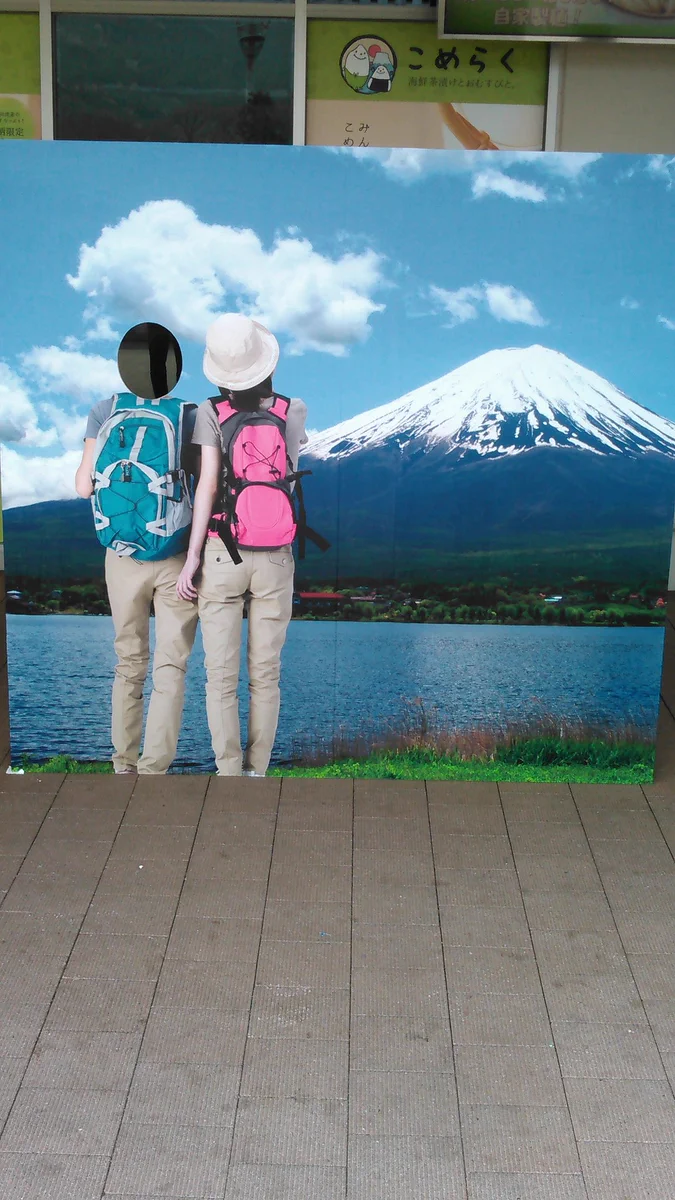 足柄SAのこれ、『顔出しパネル』でいいのかな?ｗ顔が出てたらホラーだけどｗ