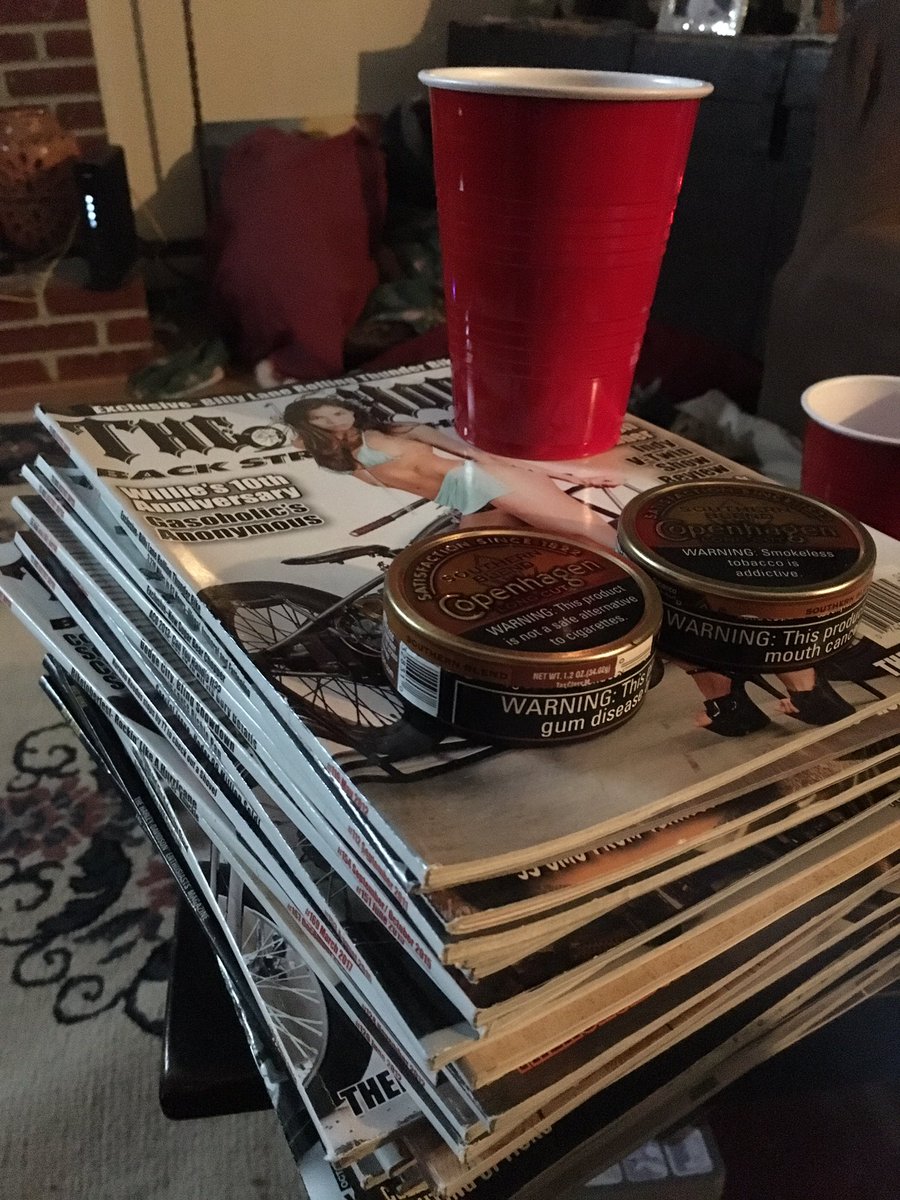 PackPinch_spit's tweet photo. Harley magazines, Hogs, and jack. https://t.co/0EBOgBUvLa