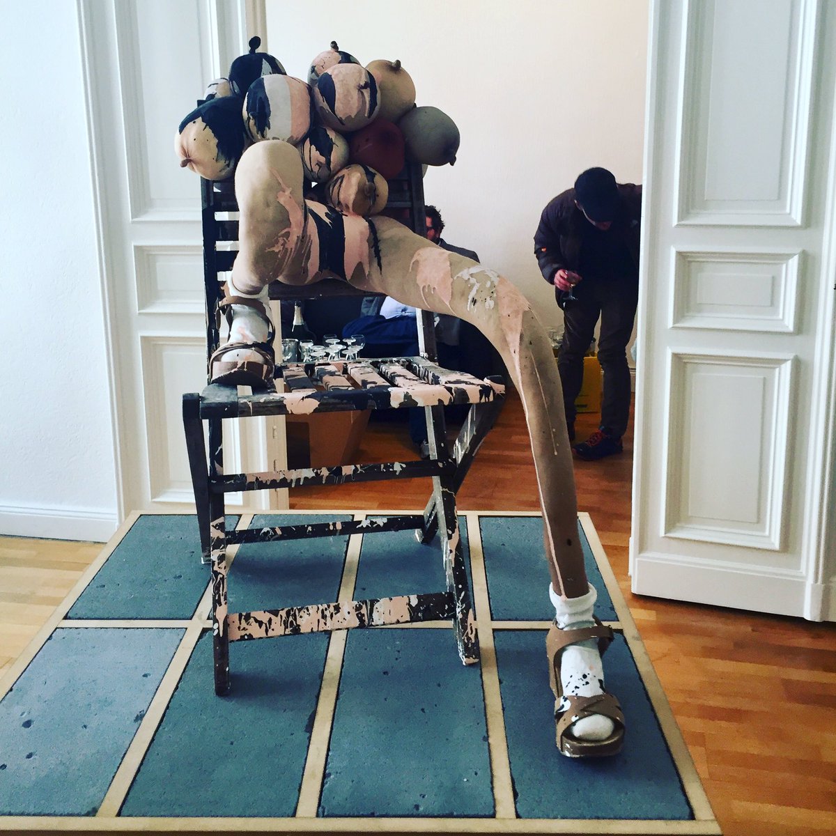 AngelaRichter_'s tweet photo. #SarahLucas #funQroc at @CFABerlin https://t.co/qpX5pMvlgg