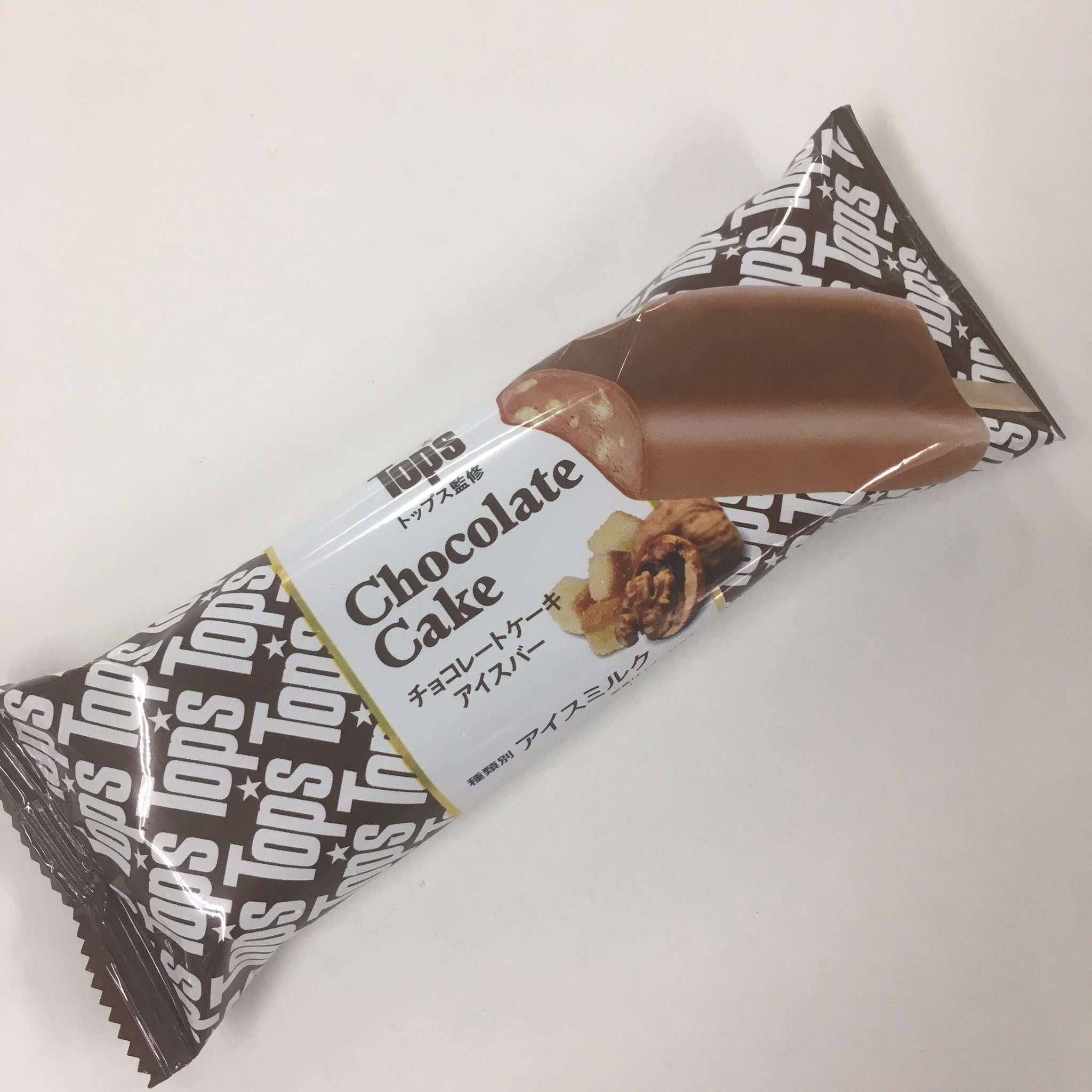チョコレートくん Na Twitteru トップス監修 チョコレートケーキアイスバー パリッとしたチョココーティングに 優しい甘さのミルクチョコアイス 中には細かく細かくカットされたスポンジに クルミがゴロゴロいます セブンイレブン限定です W ノ