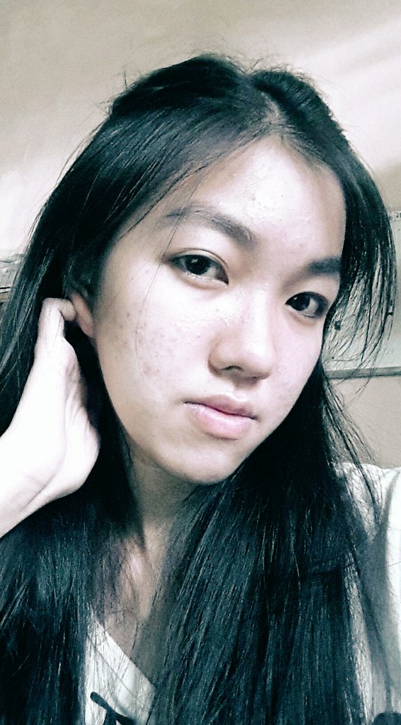 Ljeje's tweet image. many said I have b*tch face😂😂
#someselcaforlazysaturday #ivebeenlayingalldaylong #howtobeproductive #mukakayakbarubangun