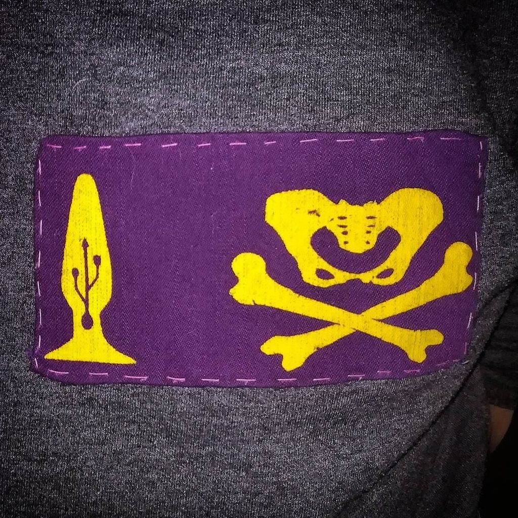 comunica34's tweet image. #usbplug #usb #plug #buttplug #hip #bones #marika #transmarikabollo #transfeminismo #transfeminism ift.tt/2ox4bFm