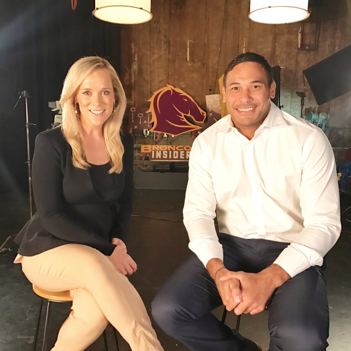 SamSquiers's tweet image. Holiday over!
Straight back into it this morning hosting Broncos Insider with this legend Hodgo - tune in tomorrow 1pm on 9️⃣‼️#bronxnation