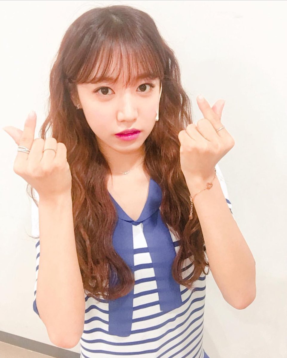 Apinkcbennhluv's tweet photo. オシャレで、とにかく可愛くて、メンバー思いな、ナムジュさんのお誕生日🐼🎉
少し控えめなときもあるけれど、いつまでも輝くナムジュでいてほしいし、ナムジュのソロもいつかは披露してほしい✨それくらいの実力はある！きたいしています😍🌸 https://t.co/8v9KbkvAsa