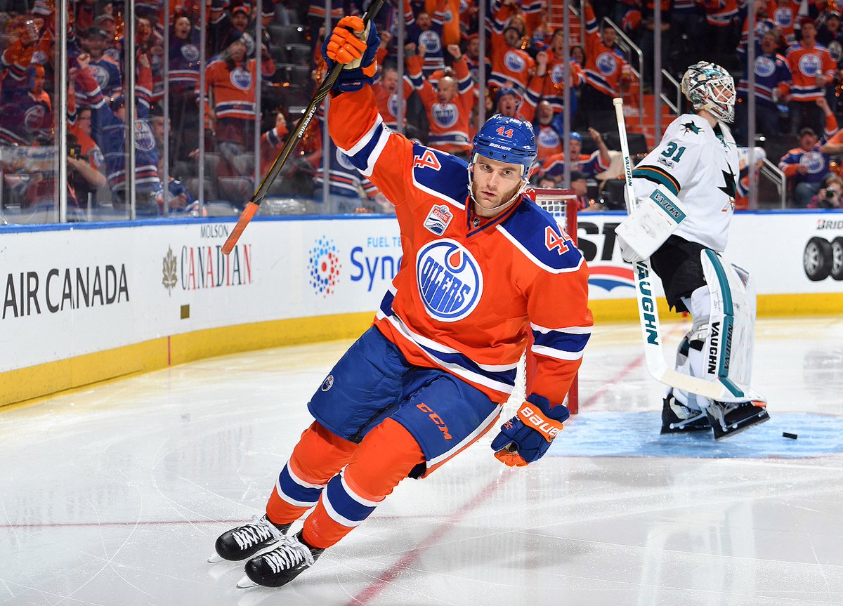 EdmontonOilers's tweet photo. .@Molson_Canadian Three Stars:

⭐️⭐️⭐️ @cmcdavid97 (SHG)
⭐️⭐️ @ctalbot33 (16-save shutout)
⭐️ @zkassian9 (SHG)

#LetsGoOilers #OrangeCrush https://t.co/ussX0h0tSf
