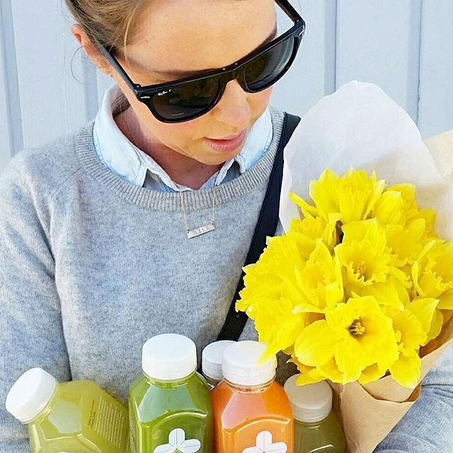 essentiallyuae's tweet photo. Easter vibes 🐣 and coldpressed Essentially goodness. Wishing you all a beautiful Saturday ☀️ (photo: @kristinealmerud) https://t.co/rmJChcbOtD