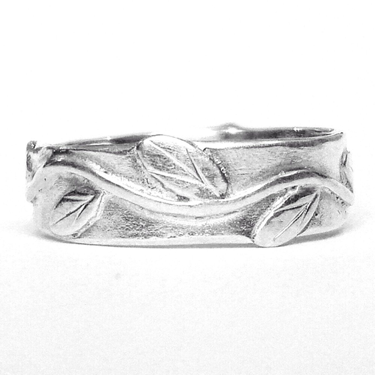 simchagallery's tweet image. #handmade #nature inspired #Rings by Stephen Roper @leedscornex balcony level #Leeds #shopping #contemporary #jewellery #