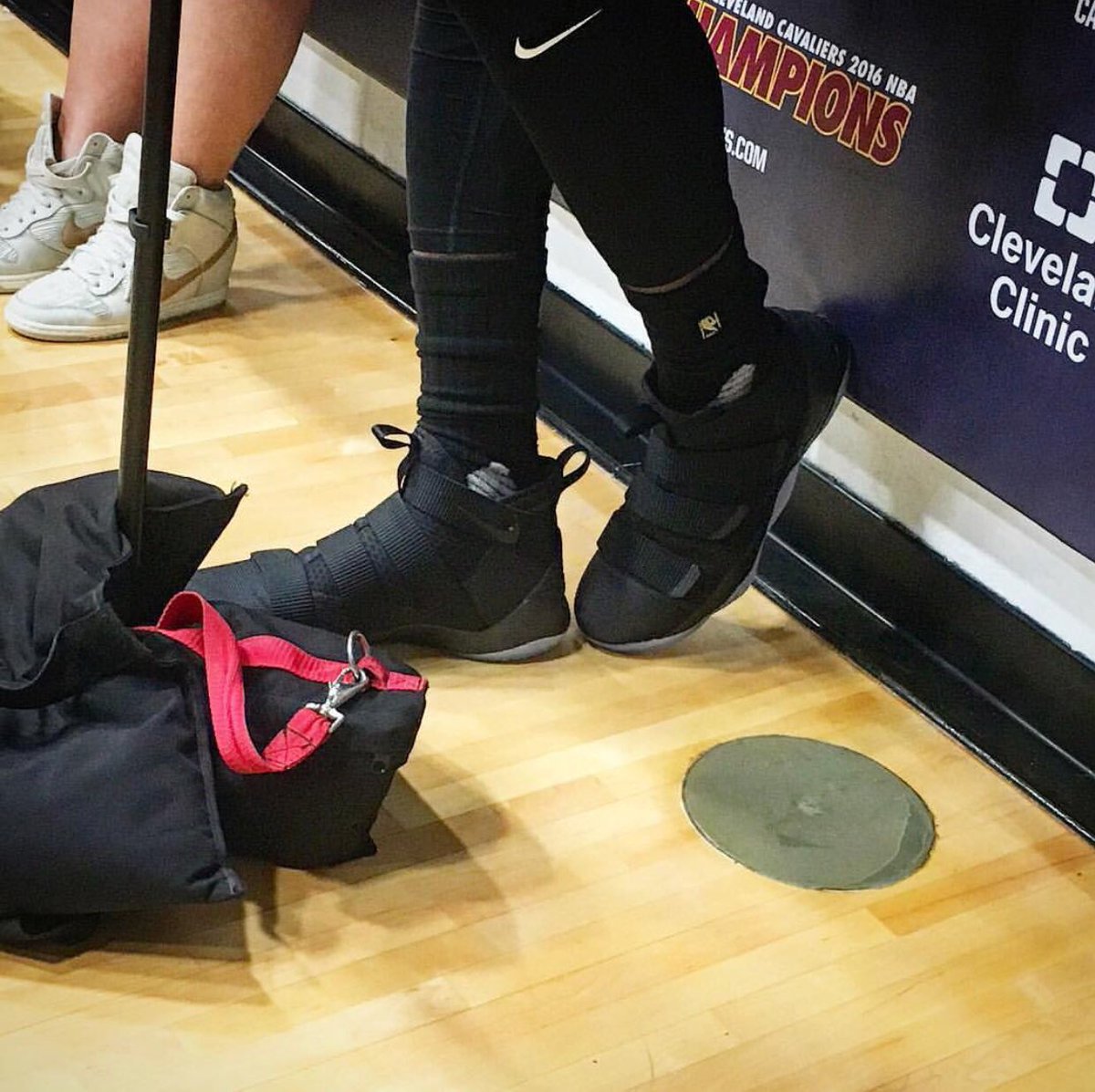 lebron soldier on feet