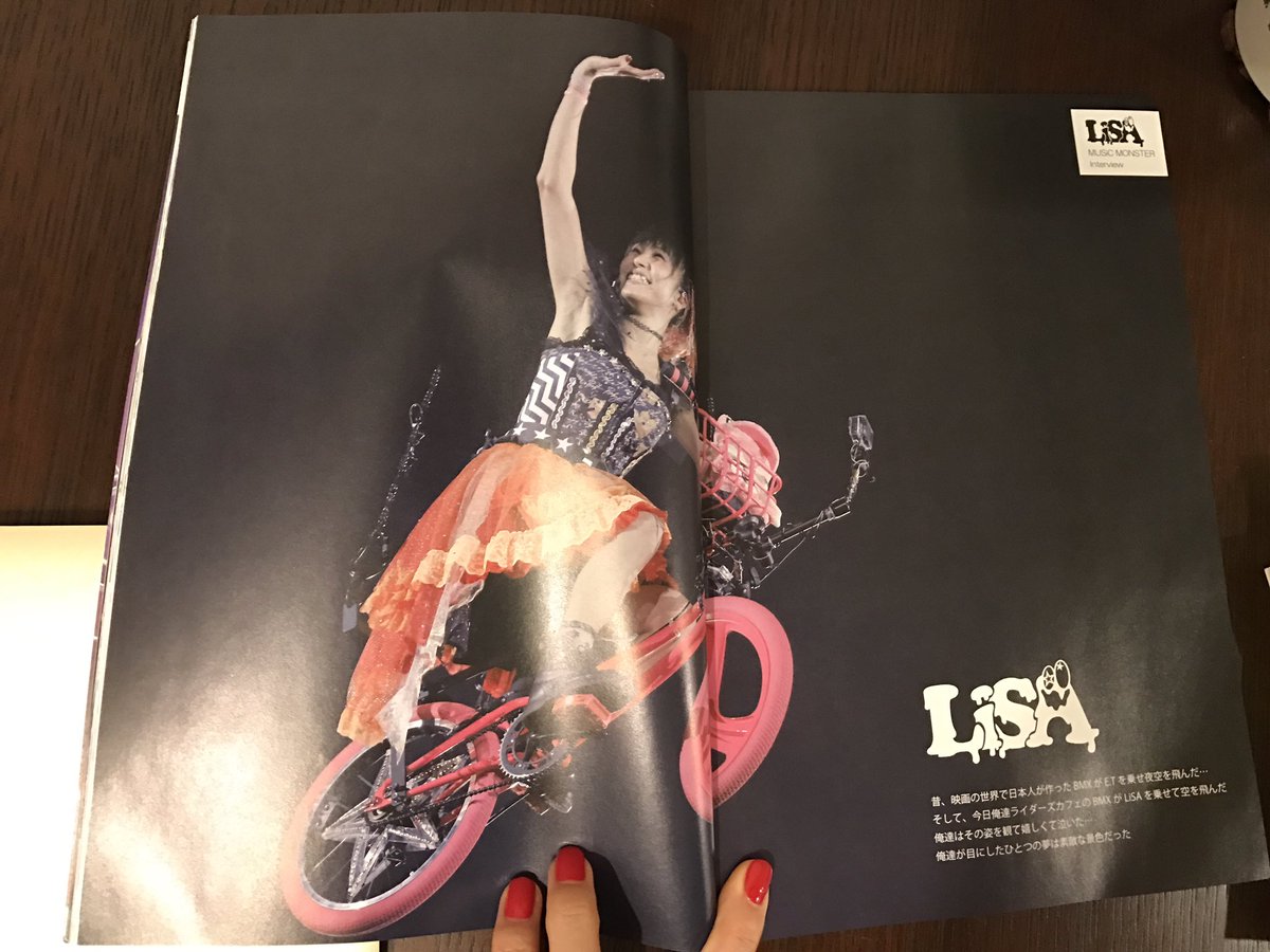 ずっとお世話になってます ライダーズカフェ様で空飛ぶ自転車モモ号を作ってもらいました Bmxで空飛ぶ人いないと思う 笑 後輪は星が光るよ 全部こだわって 作ってもらいました おんなじ夢を見ておんなじ気持ちでその日を迎える仲間が居るって幸せ 表紙にしていただい