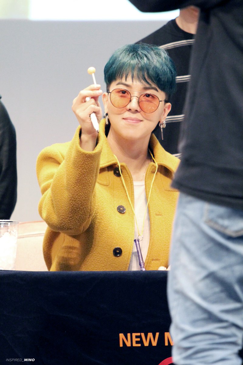 INSPIRED_MINO's tweet photo. [20170414 상암 팬싸 HD]
먹을래?
#송민호 #MINO #위너 #WINNER https://t.co/bDUycaDeYY