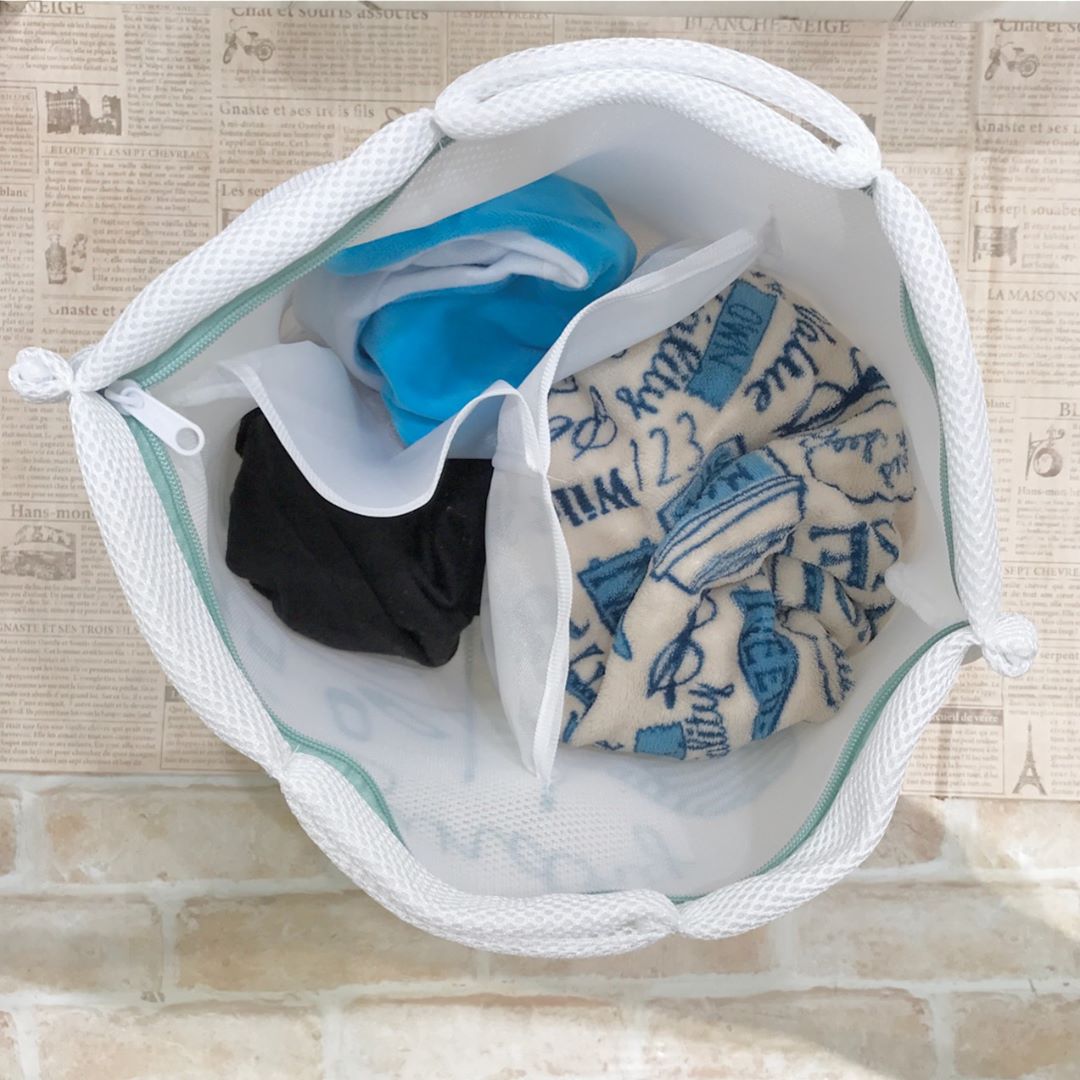 🌟大ヒットしています🌟 3ポケットランドリーバッグ ￥300+TAX 中が3つ