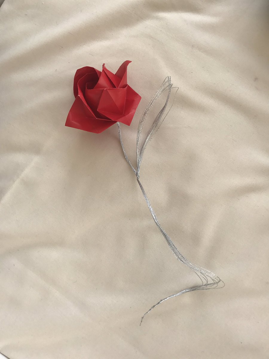 ほっぺふき子 On Twitter プレゼントに一輪の真っ赤なバラを ポーランドの方にも喜んで頂けたかしら 川崎ローズ 折り紙