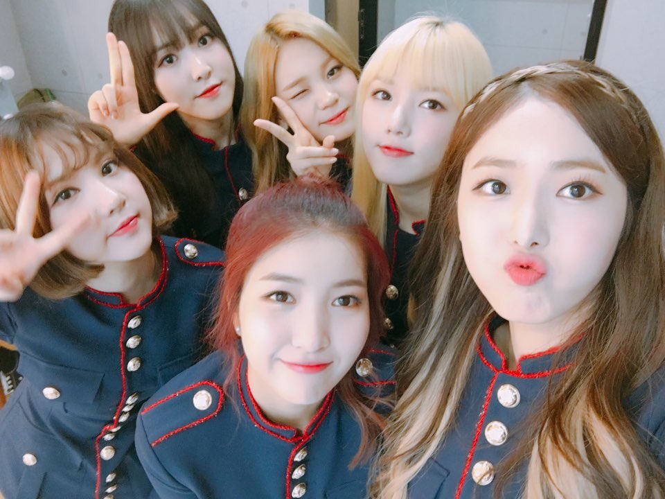 GFRDofficial's tweet photo. #여자친구 #GFRIEND 오늘 #쇼음악중심 사전녹화와 미니팬미팅에 와주신 #버디 모두 고마워요❤️ 본방송도 보시면서 여친이들이 날리는 하트(💝)를 모조리 다😝 받아주세요! 잊지마시고 #탕탕탕 #핑거팁 #FINGERTIP 무대 본방사수!📺 https://t.co/eRoBNruXf6
