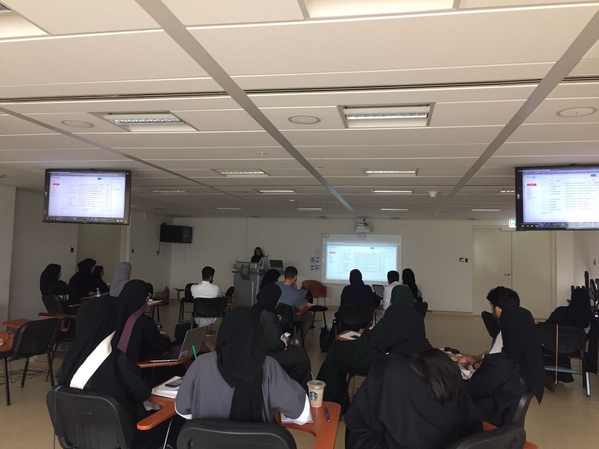 SaudiAlZheimer's tweet image. تبدأ الآن محاضرة عن مبادئ التقنية المتبعة في لجنة التطوع #صناع_الذاكرة