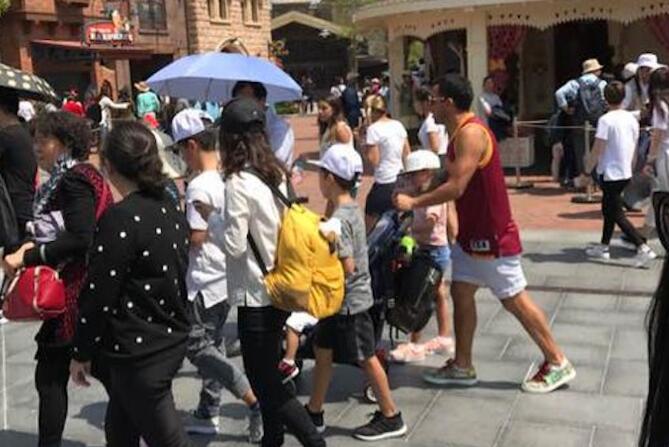 Chine: La virée de Tévez à Disneyland agace les supporters de son club. Explication