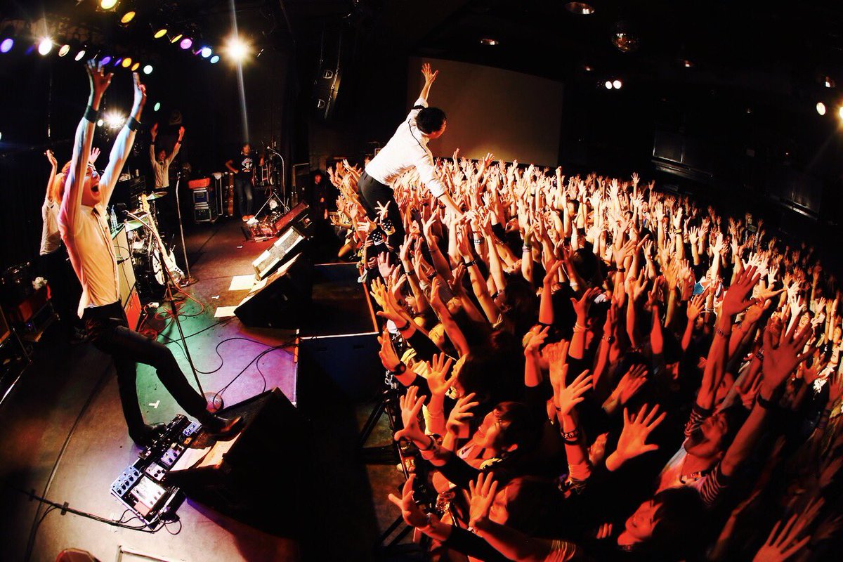 The Bawdies 滋賀u Stone終了 本日から始まった後半戦 滋賀の皆さんのおかげで最高のスタートが切れました また5 28に大阪オリックス劇場でも最強のロックンロールパーティにしましょう 最後は滋賀の皆さんに愛されている平和堂