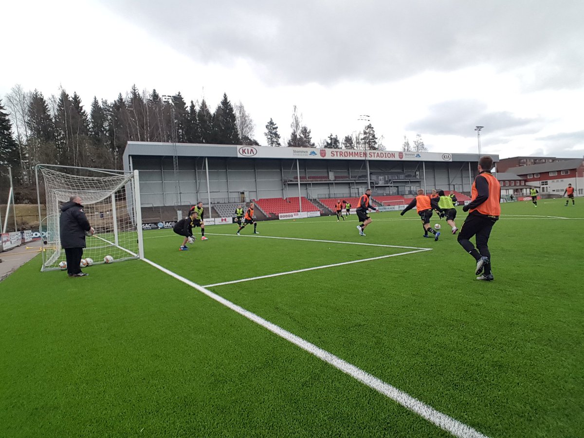 LillestromSK's tweet photo. Fra dagens trening på Strømmen stadion.  I morgen trener vi 12:30 samme sted.
#VIERLSK https://t.co/jae6JOmavE