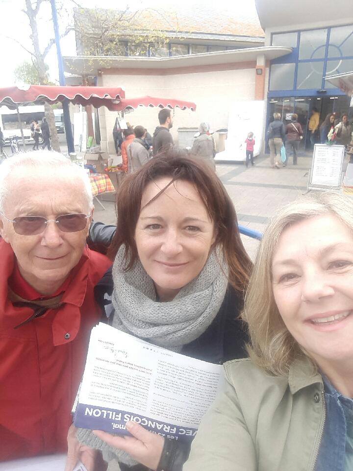 _A_B_Z_D's tweet photo. A Rennes, Vitré, Saint-Malo, Dinard, Dol-de-Bretagne... nous étions à votre rencontre sur nos marchés d'Ille-et-Vilaine #JevoteFillon https://t.co/VNKzDYGyB5