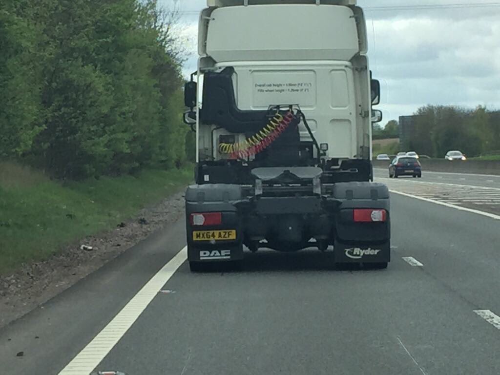 ash_whites's tweet photo. @myhermes U might want to speak to the drier of ur truck. Went through 3 red lights in a row! No consideration for anyone else. https://t.co/YSjZP6ekW1