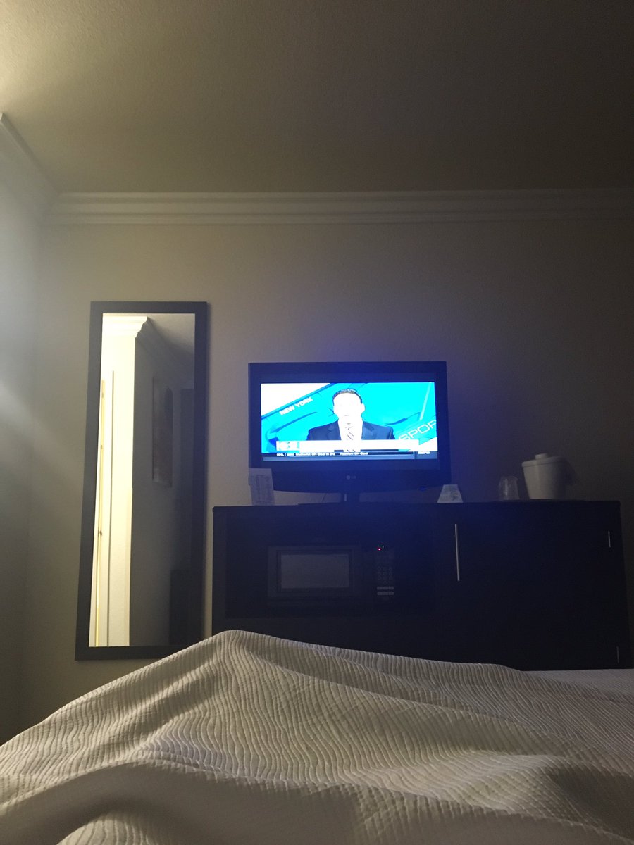 EmilyMinno's tweet photo. Late night @Espn at a best western in Los Banos, which literally translates to "the bathrooms" is L-I-V-I-N #backtoSF https://t.co/2vpbroLBYc
