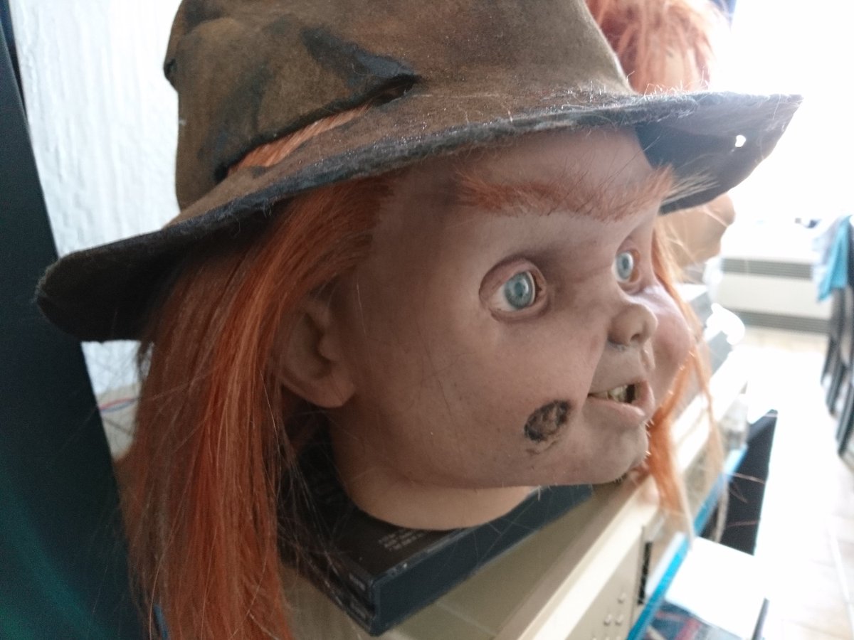 werre0387's tweet photo. A killer doll on Elmstreet part 2
Chucky's revenge... 😉 https://t.co/mqoo5z14Do