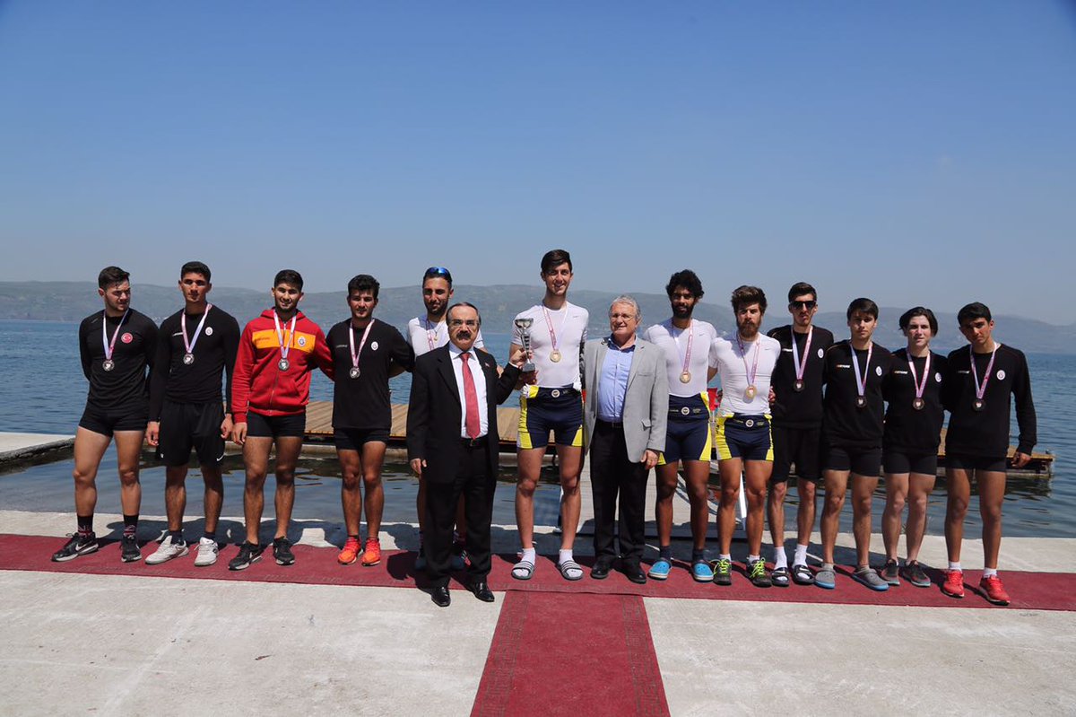 Sapanca'da gerçekleştirilen "Büyükler Türkiye Kupası Kürek Yarışı"nda değerli sporcularımızı izledik,dereceye girenlere madalyalarını verdik