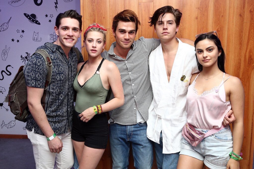 STREETFASH's tweet photo. The riverdale cast at coachella #Coachella2017 https://t.co/FWplHhqMqO
