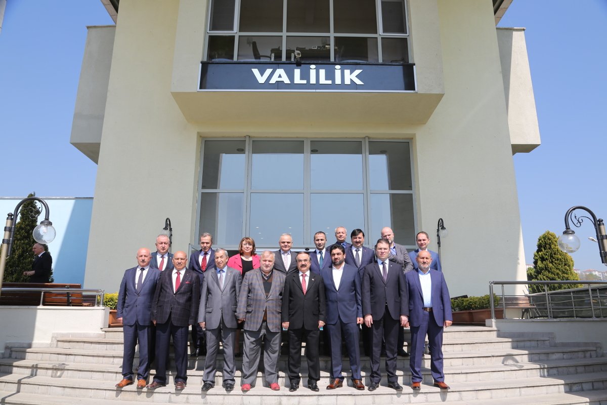 Hayırsever İşadamı Halit Evin tarafından Erenler’de yaptırılacak “Kız İmam Hatip Lisesi” için protokol imzaladık. Teşekkür ederiz.