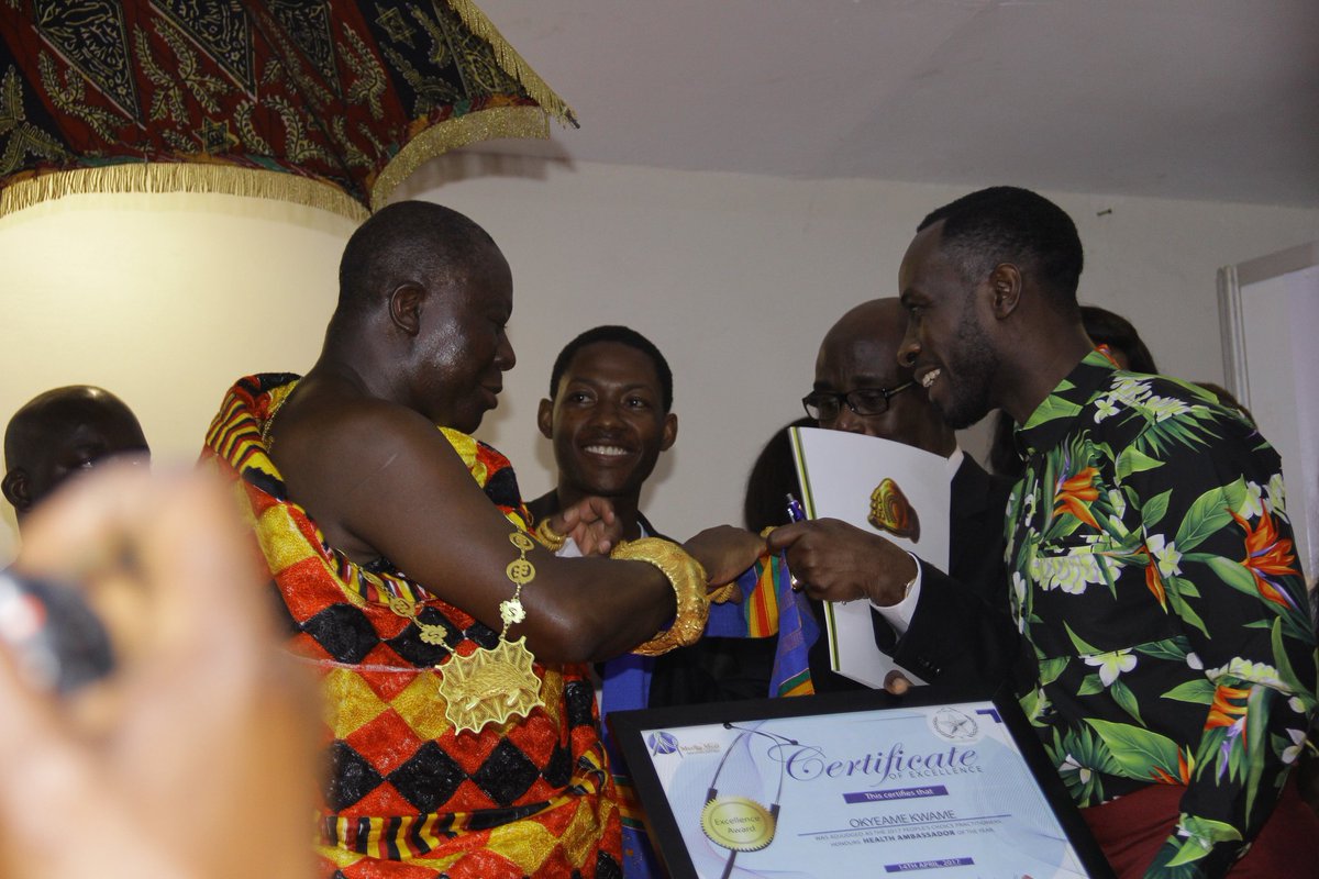 Okyeamekwame's tweet photo. Yesterday, I was honoured with an award of an Outstanding Health Ambassador presented by the Asantehene.  We made it again! https://t.co/9dVatAdaUm