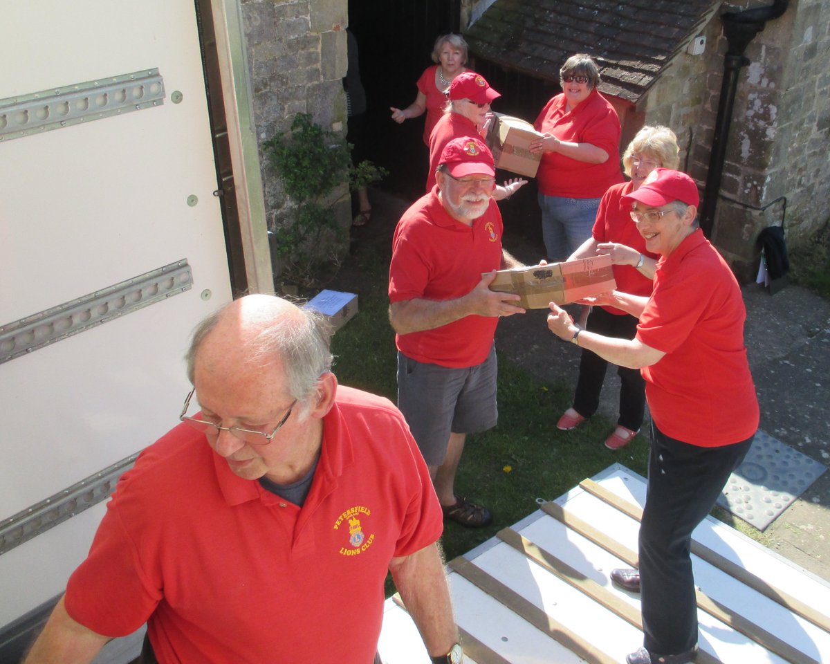 Pet_lions's tweet photo. This year's #SpecTrek collected over 120,000 spectacles from the Lions Clubs in 105D (South of England), taking us over the 3 Million mark. https://t.co/itcdXfvHDr