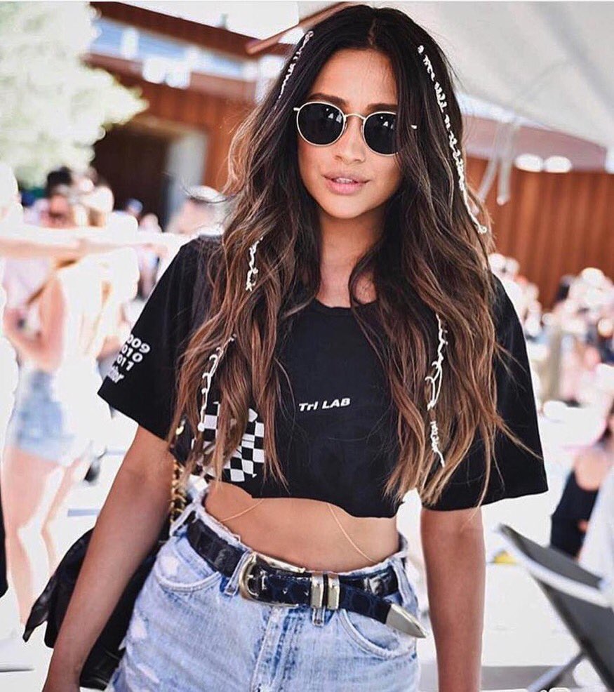 STREETFASH's tweet photo. Shay Mitchell at Coachella - Day 1 #Coachella2017 https://t.co/KUFelEjr3u