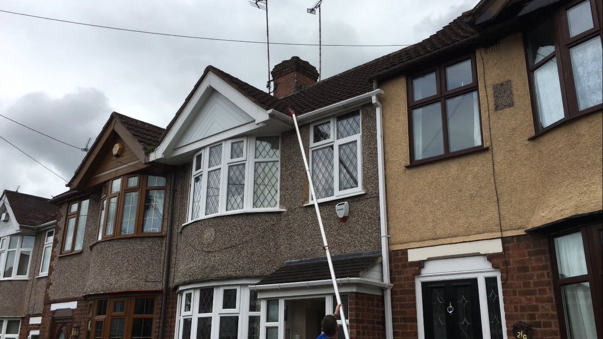 swcscleaning's tweet photo. #gutterclearing using the #guttervac in #coventry https://t.co/OxEhfQ0jY9
