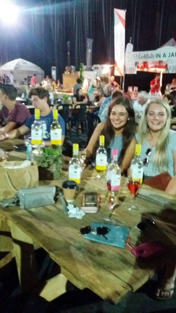 bonnievalewines's tweet photo. Dis amper te lekker hier in die Rivierbuurt by die @KKNKfees . Kom maak ‘n draai! https://t.co/O0a6pt2ath