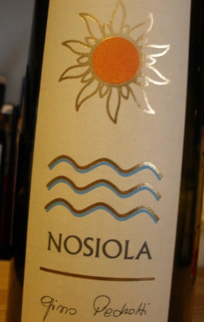 WineNewsIt's tweet photo. A #pranzo, la profumatissima #Nosiola 2013 di #GinoPedrotti, #bianco elegante, contrastato e dal sorso trascinante https://t.co/x5tztzbmHU