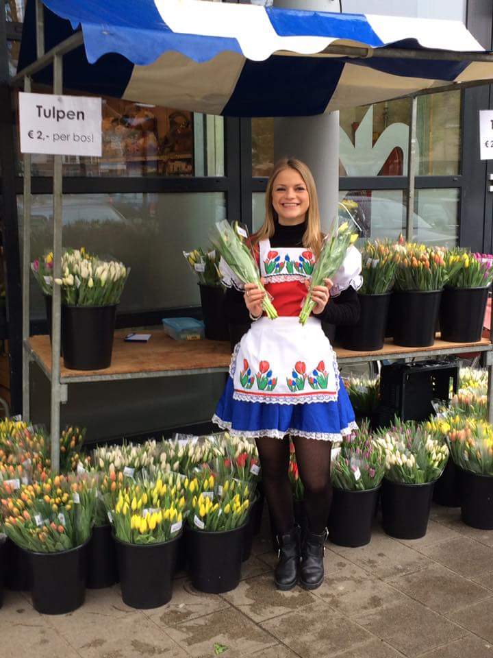 Koop uw tulpen bij ons tulpenmeisje uit Veldhoven! 2 euro per bos!