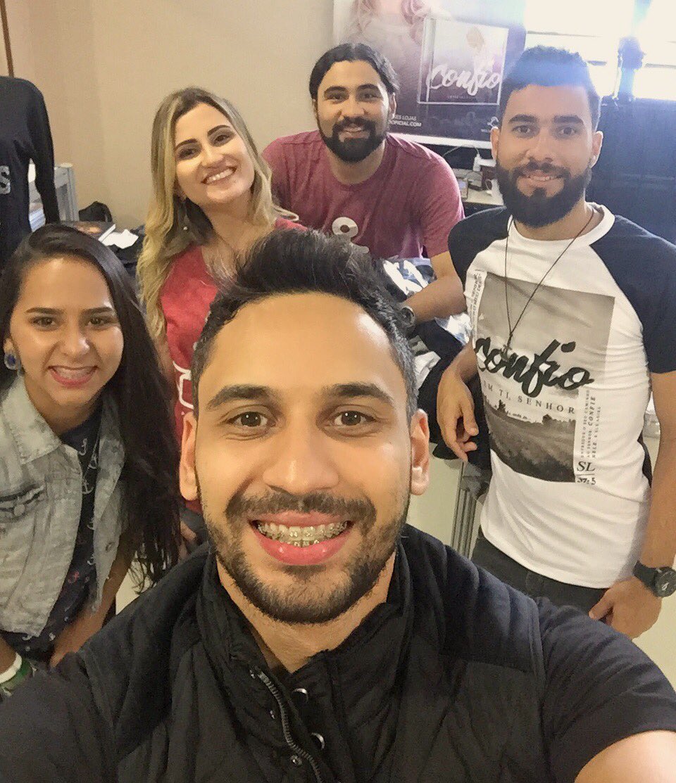 rafaelbechara's tweet photo. Dessa vez temos o privilégio de servir nos bastidores do #CongressoDT2017! Fazer isso ao lado de amigos é uma bênção maior ainda! https://t.co/j2rhUIrSpq