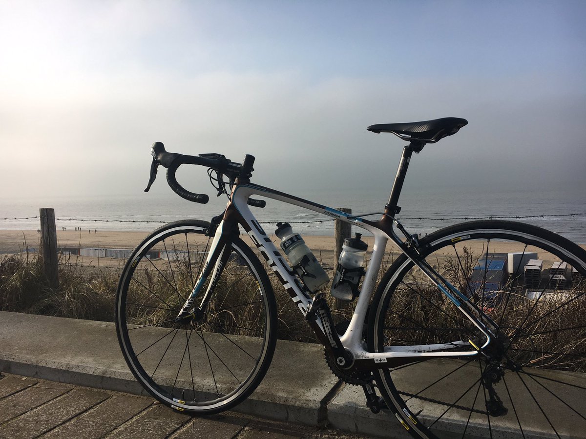 RT =lief. Mijn racefiets is gestolen tijdens AGR in Valkenburg. Kom je hem tegen op marktplaats of ergens anders, let me know!!