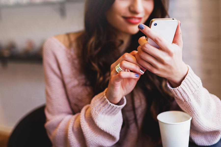 HR_Scope's tweet photo. CEO asks applicants to text him - why? https://t.co/srQA19QWSB | #HR by #HRGrapevine via @c0nvey https://t.co/P7eivoSqtt