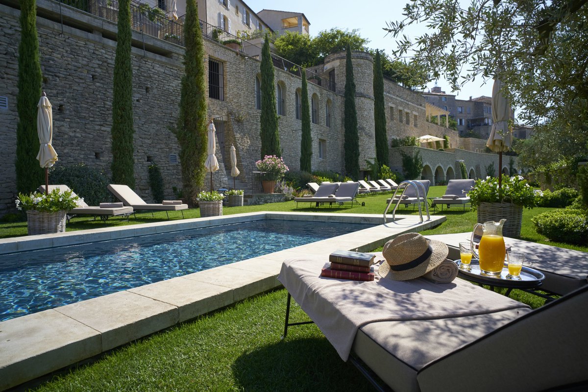 airellesco's tweet photo. Postcard of a fascinating moment in the shade of the olive trees at la #bastidedegordes. #Gordes #swimmingpool #postcard #LHCexperience https://t.co/Gi4xPHIqF0