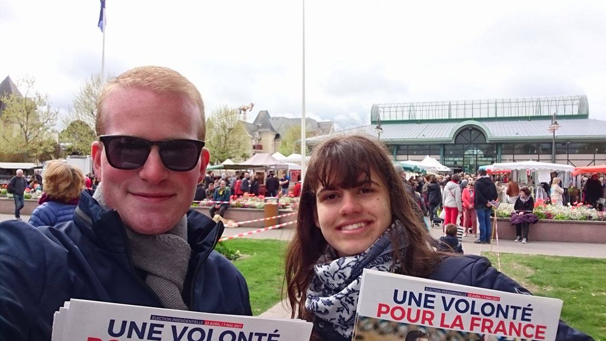 _A_B_Z_D's tweet photo. Dans le pays Malouin, nous étions sur les marchés de Dinard, Saint-Malo et Dol-de-Bretagne avec le député @gilleslurton #jevotefillon https://t.co/adzUoebqSA