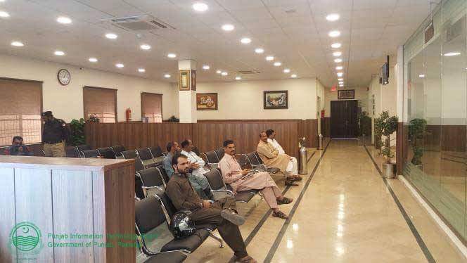 EmergePAK's tweet photo. New E Khidmat Markaz, Faisalabad, Pakistan
@GovtOfPunjab @MaizaHameed @kdastgirkhan @CMShehbaz @fsdlocalnews @Tallal_MNA @AbidSherAli https://t.co/NPgTNFb7nQ