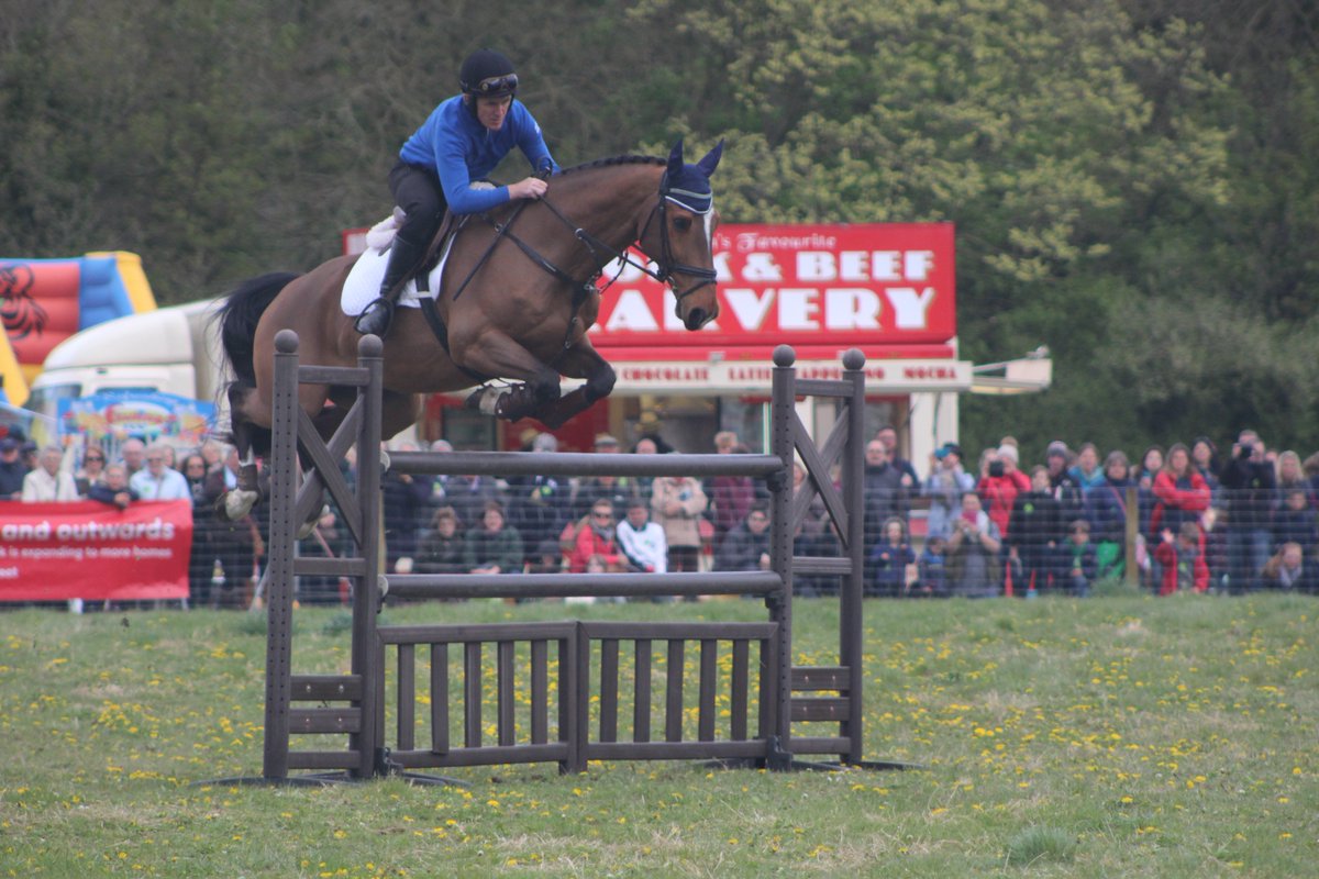 CreatureOfHell's tweet photo. @AP_McCoy Steeple-chase trained with John Francome and won the Jockey Show Jumping 👍🏽 https://t.co/EKtVtEmuE6