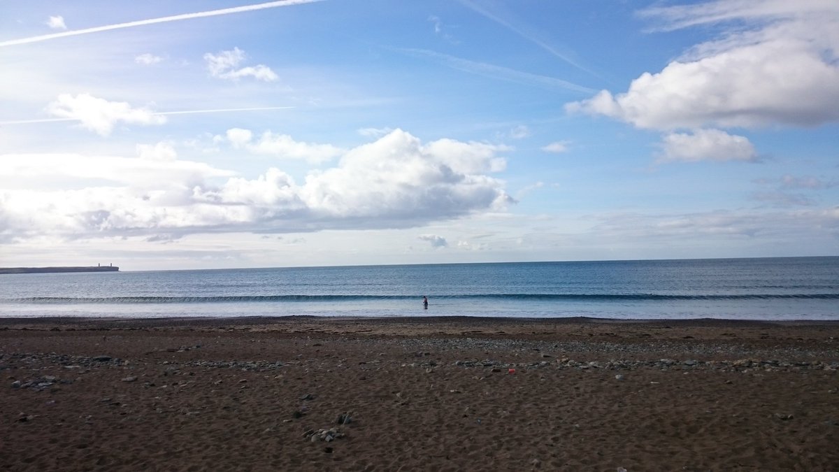 TraWildSwmrs's tweet photo. Go @VincenzoDeLaMer testing the temp ππ° #easterswim https://t.co/d3RCDyDEqF